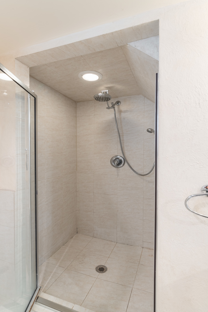 743 Spring Road Elmhurst, IL 60126 - Photo 15 of 21 a bathroom with a glass shower door