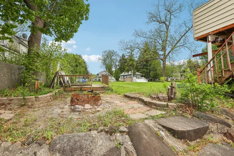 a view of yard with tree in it