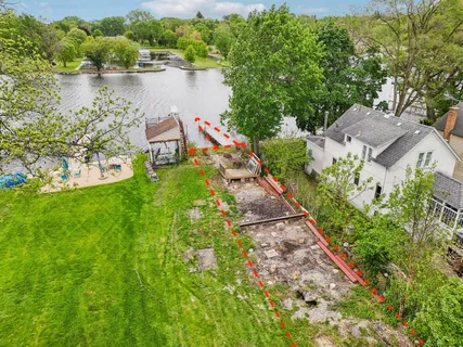 an aerial view of house with yard and lake view