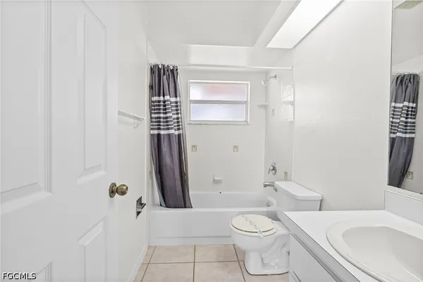 $1,800 | 1425 Southwest 10th Street, Cape Coral, FL 33991