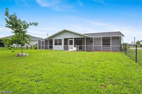 $1,800 | 1425 Southwest 10th Street, Cape Coral, FL 33991