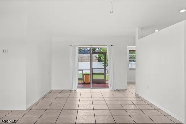 $1,800 | 1425 Southwest 10th Street, Cape Coral, FL 33991