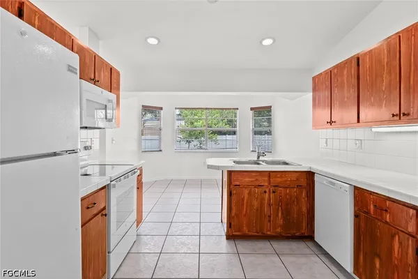 $1,800 | 1425 Southwest 10th Street, Cape Coral, FL 33991