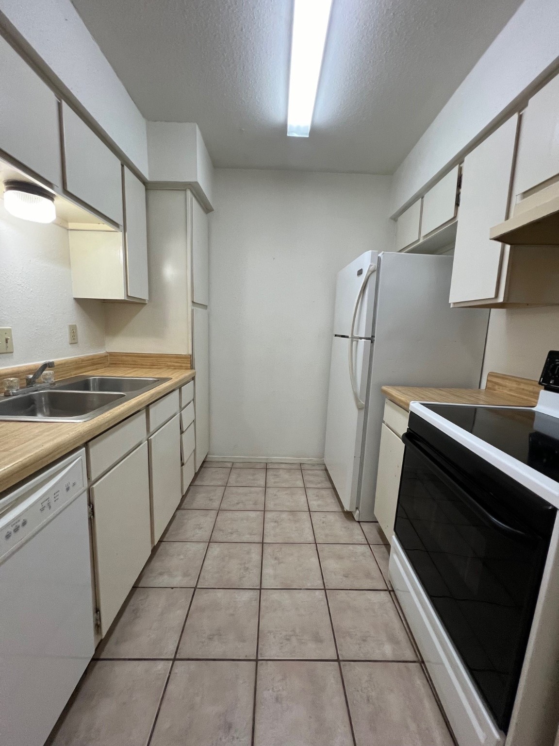 4631 Wild Indigo Street, Unit 572 Houston, TX 77027 - Photo 9 of 13 a kitchen with a stove top oven and cabinets