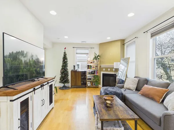 $3,500 | 9 Mullins Court, Unit 2B, Cambridge, MA 02141