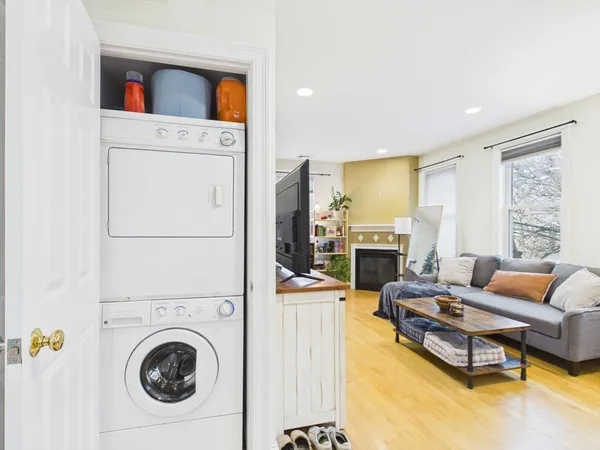 $3,500 | 9 Mullins Court, Unit 2B, Cambridge, MA 02141