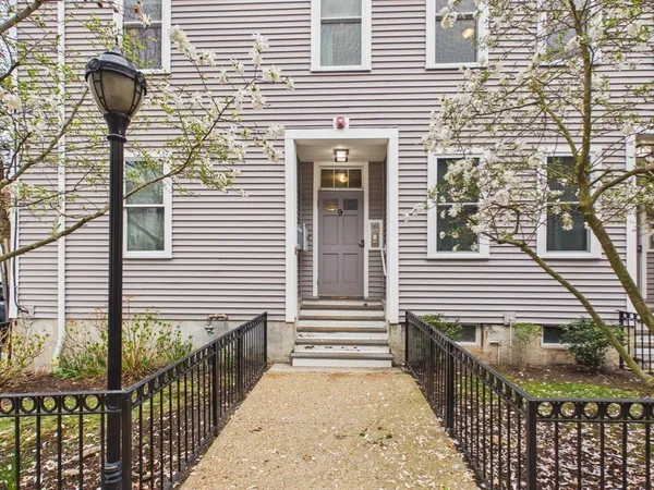 $3,500 | 9 Mullins Court, Unit 2B, Cambridge, MA 02141