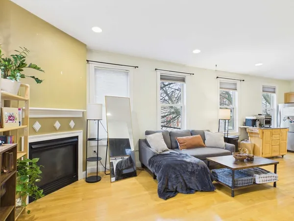 $3,500 | 9 Mullins Court, Unit 2B, Cambridge, MA 02141