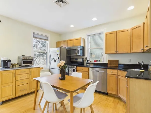 $3,500 | 9 Mullins Court, Unit 2B, Cambridge, MA 02141