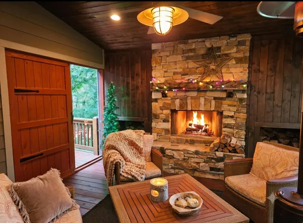 $599,900 | 457 East Catoctin Drive, Roseland, VA 22967