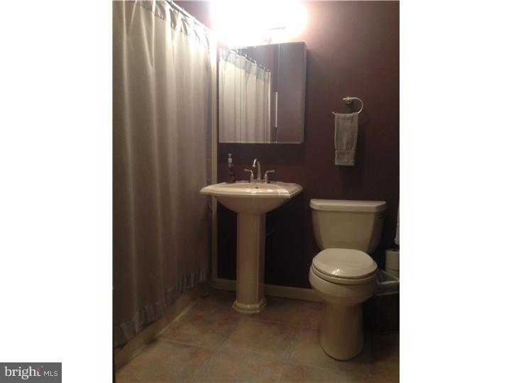 44 Elmont Road Hamilton, NJ 08610 - Photo 14 of 20 Bathroom