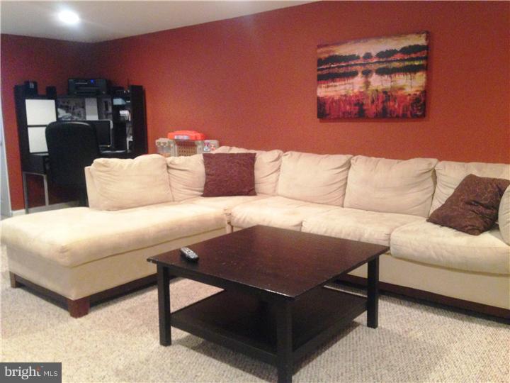 44 Elmont Road Hamilton, NJ 08610 - Photo 15 of 20 Family Room