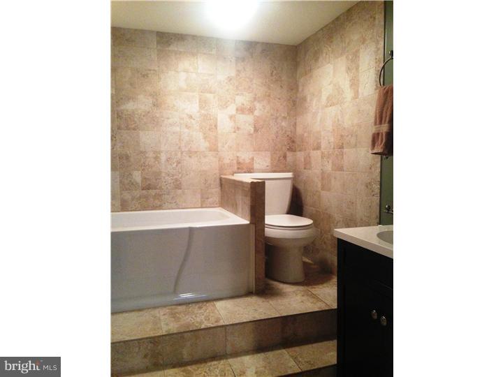44 Elmont Road Hamilton, NJ 08610 - Photo 17 of 20 Bathroom