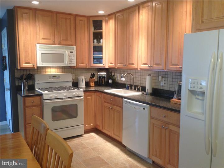 44 Elmont Road Hamilton, NJ 08610 - Photo 4 of 20 Kitchen