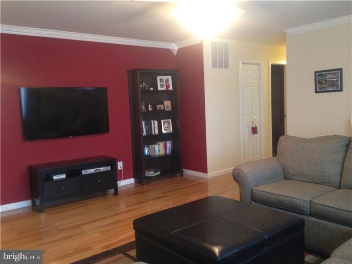 44 Elmont Road Hamilton, NJ 08610 - Photo 7 of 20 Living Room