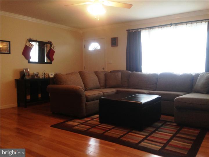 44 Elmont Road Hamilton, NJ 08610 - Photo 8 of 20 Living Room