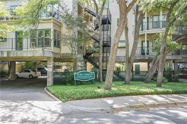 $1,695 | 3115 Tom Green Street, Unit 404, Austin, TX 78705
