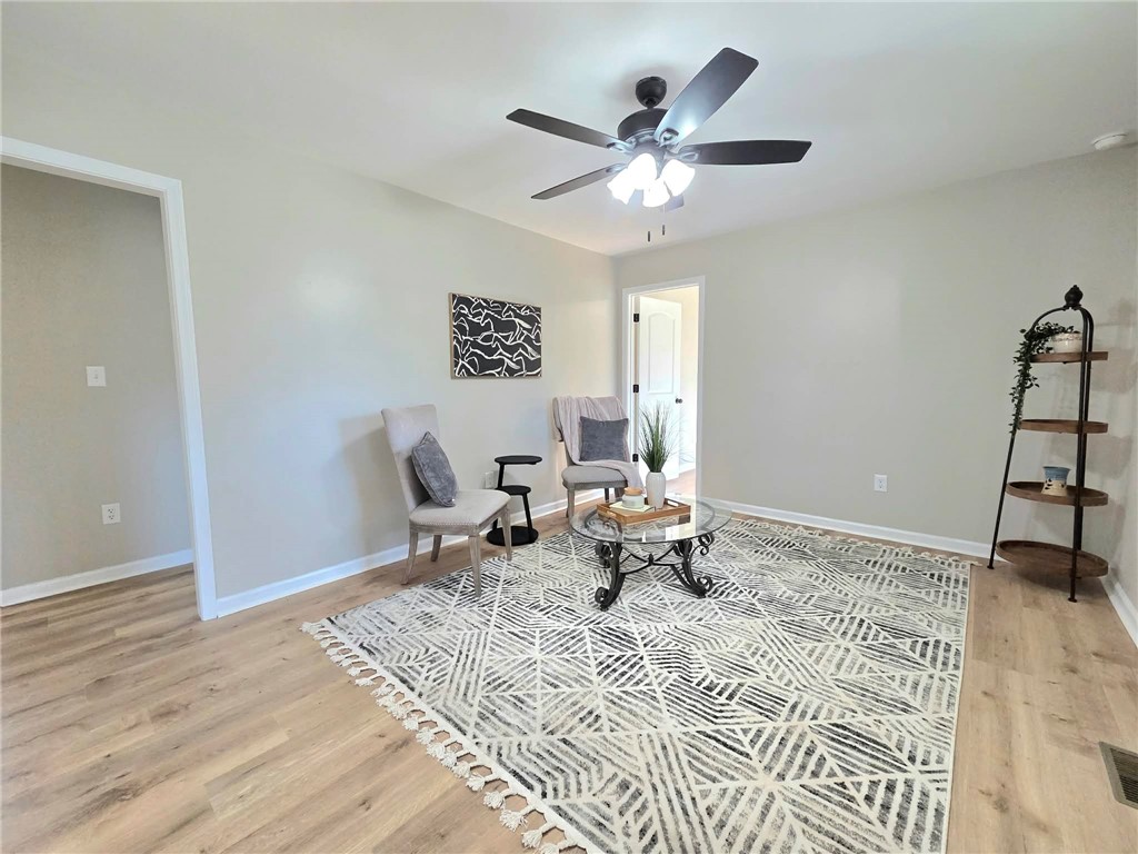 140 State Rd S-37-204 Seneca, SC 29678 - Photo 4 of 32