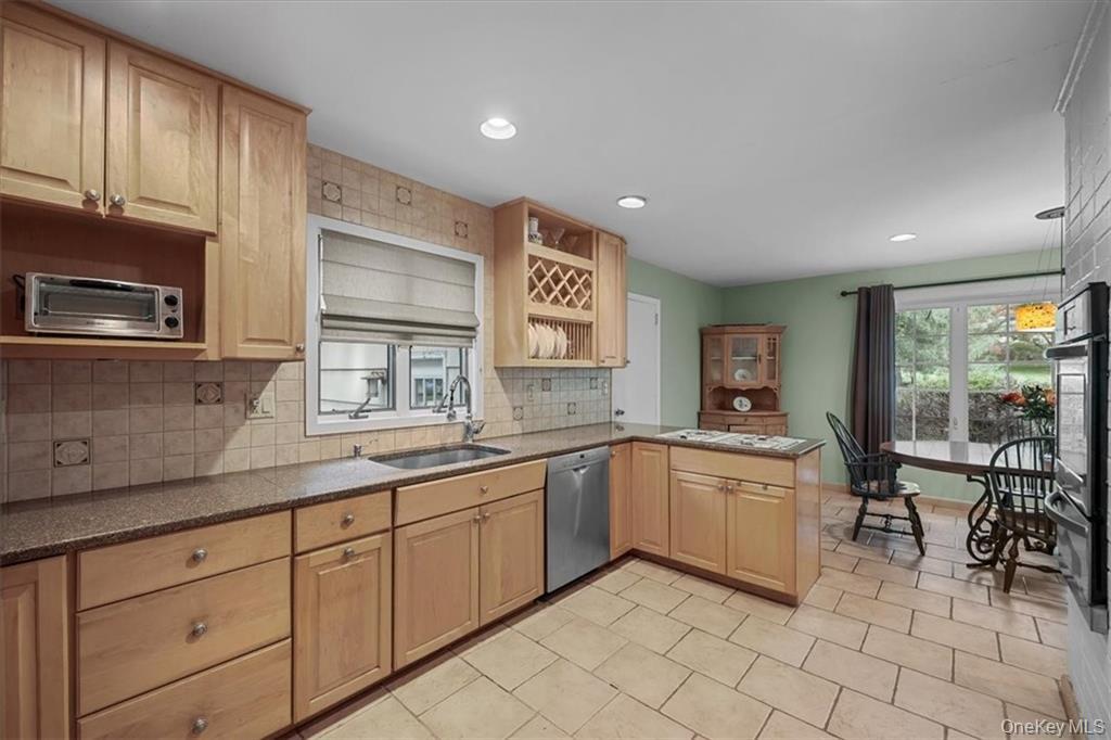28 River Road Suffern, NY 10901 - Photo 8 of 31
