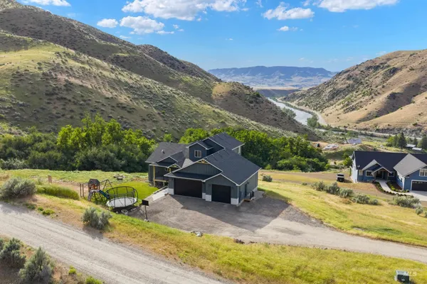 $1,099,999 | 44 Shoemaker Drive, Horseshoe Bend, ID 83629