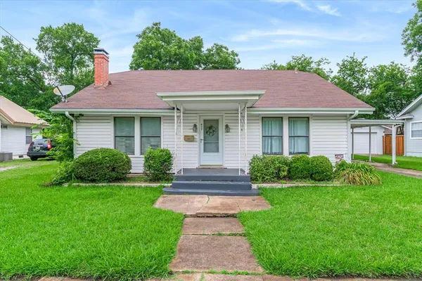 $199,900 | 432 West High Street, Wills Point, TX 75169