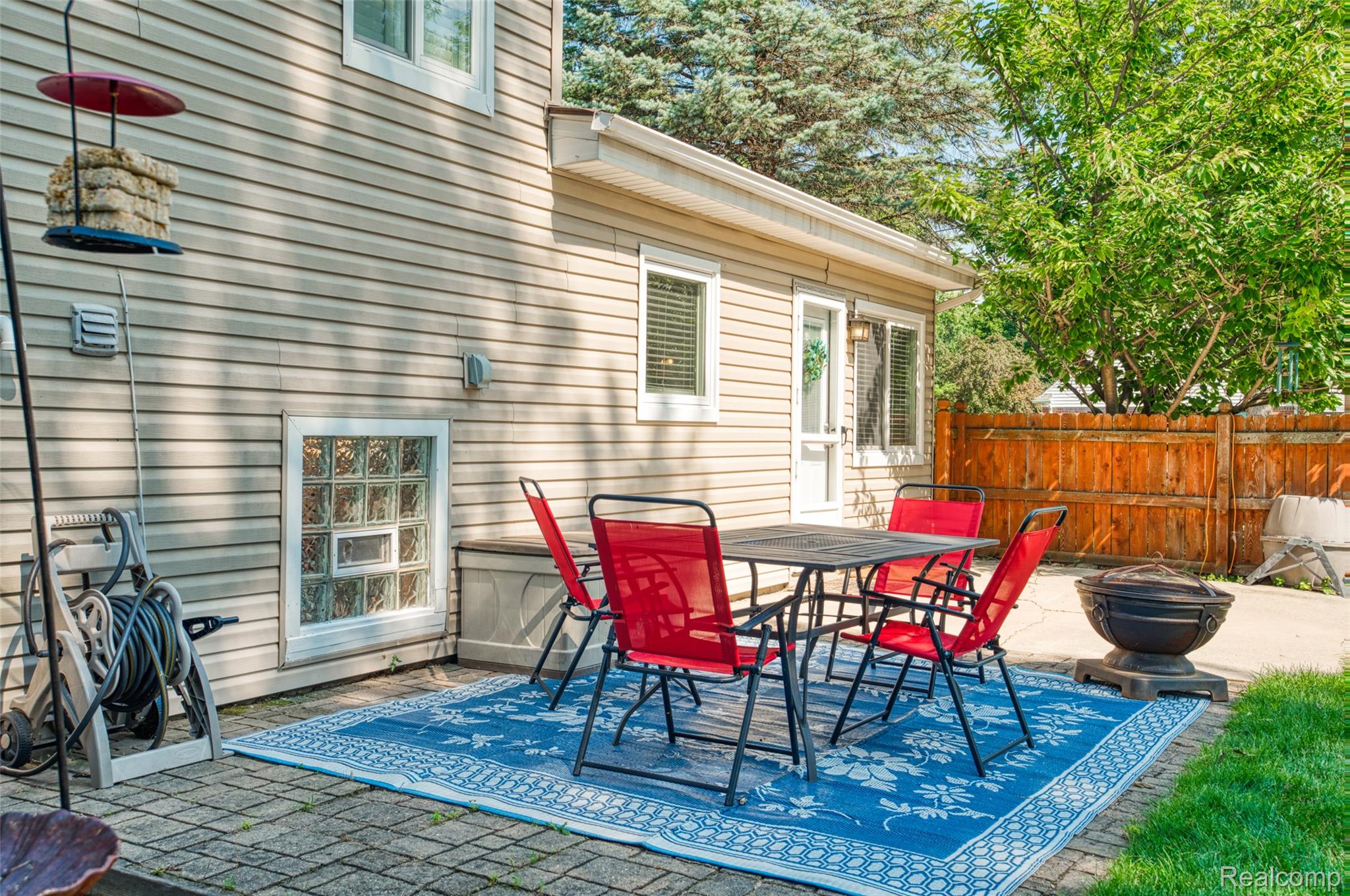 11860 Riverside Drive Plymouth, MI 48170 - Photo 22 of 25 Great entertainment space