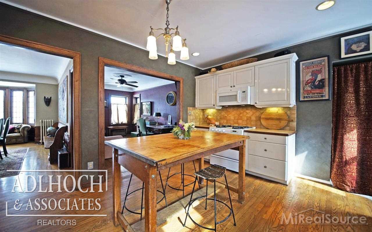 1430 Buckingham Road Grosse Pointe Park, MI 48230 - Photo 5 of 23