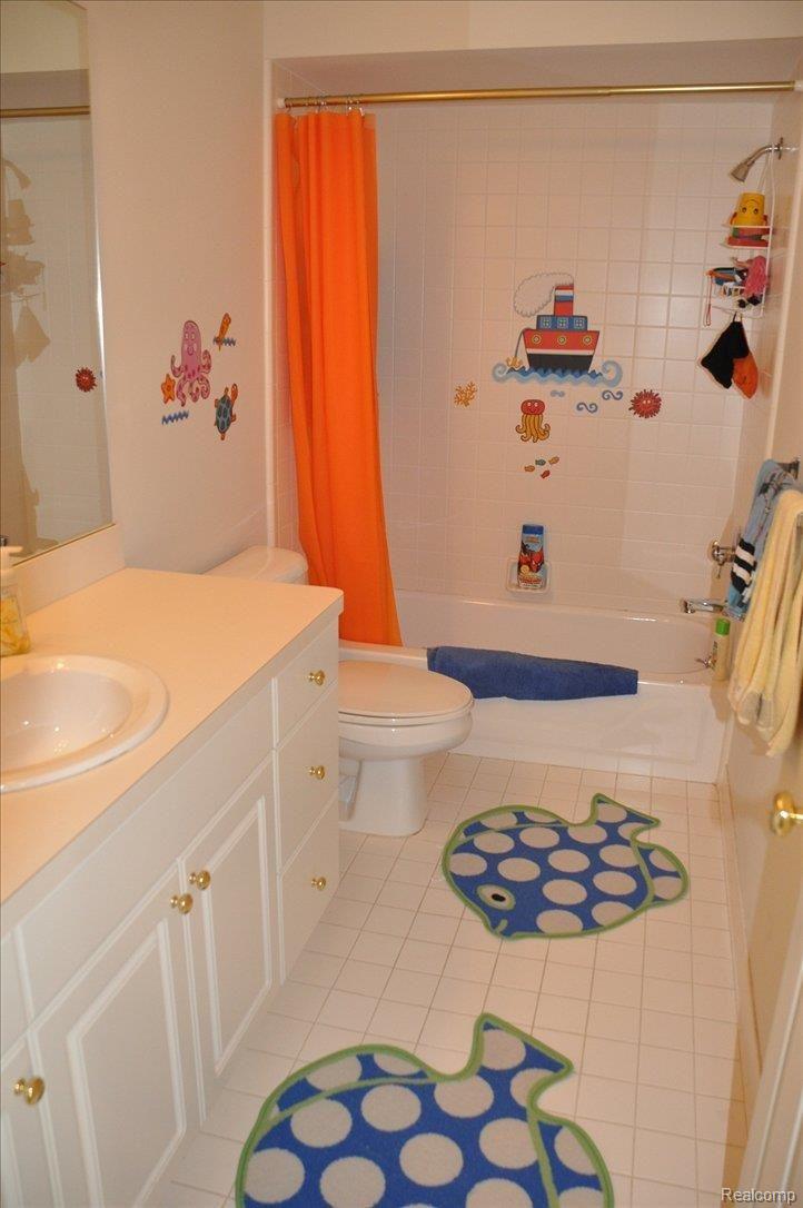 1994 Rainbow Drive Rochester, MI 48306 - Photo 21 of 25 Bathroom 1