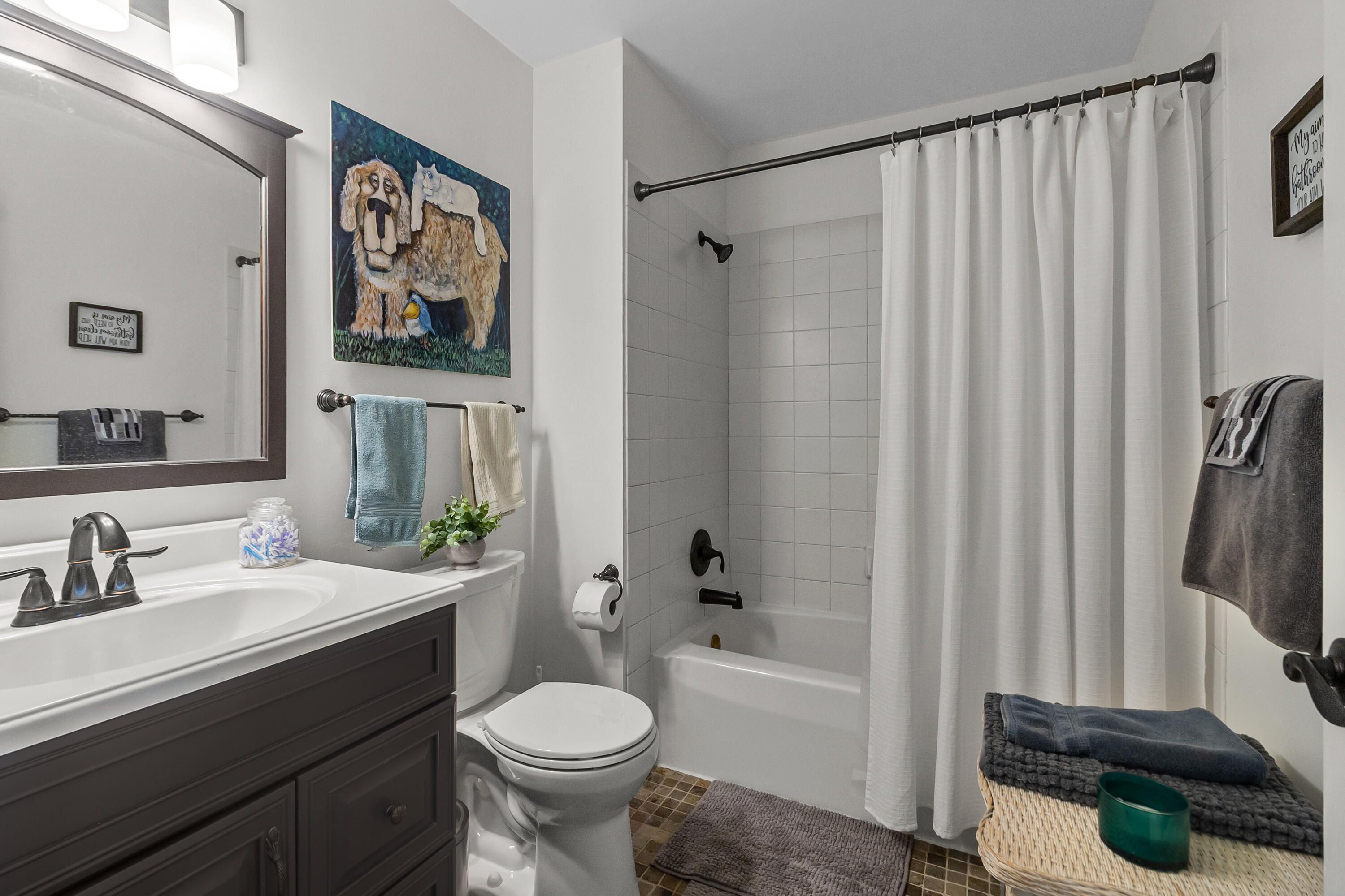 1089 Lakeland Way, Unit 919 Geneva, WI 53147 - Photo 21 of 32 Guest Bath