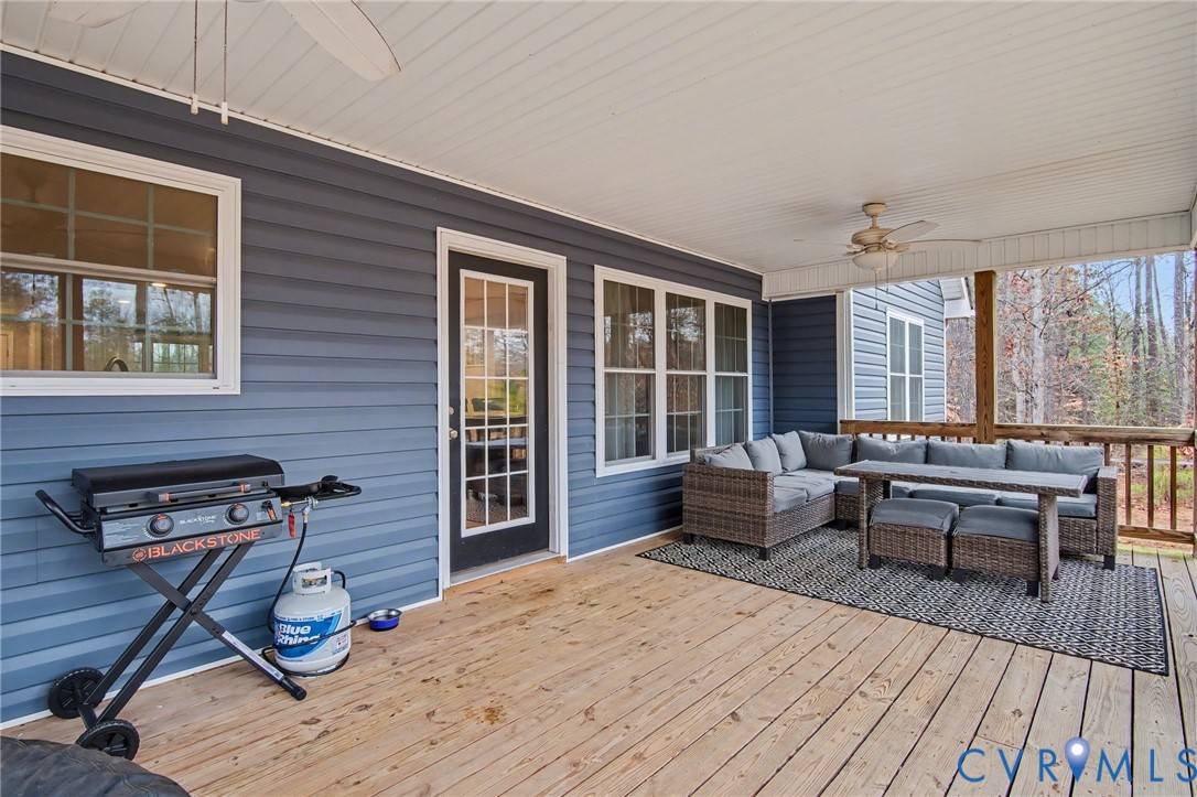 4401 Olgers Road Sutherland, VA 23885 - Photo 10 of 36 Covered back deck