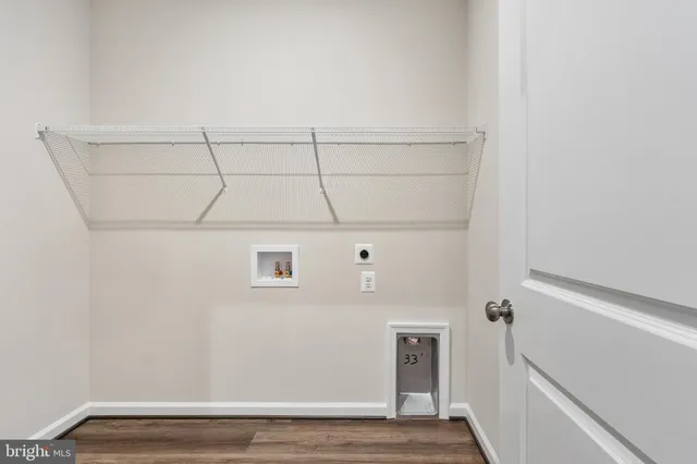 a view of utility room