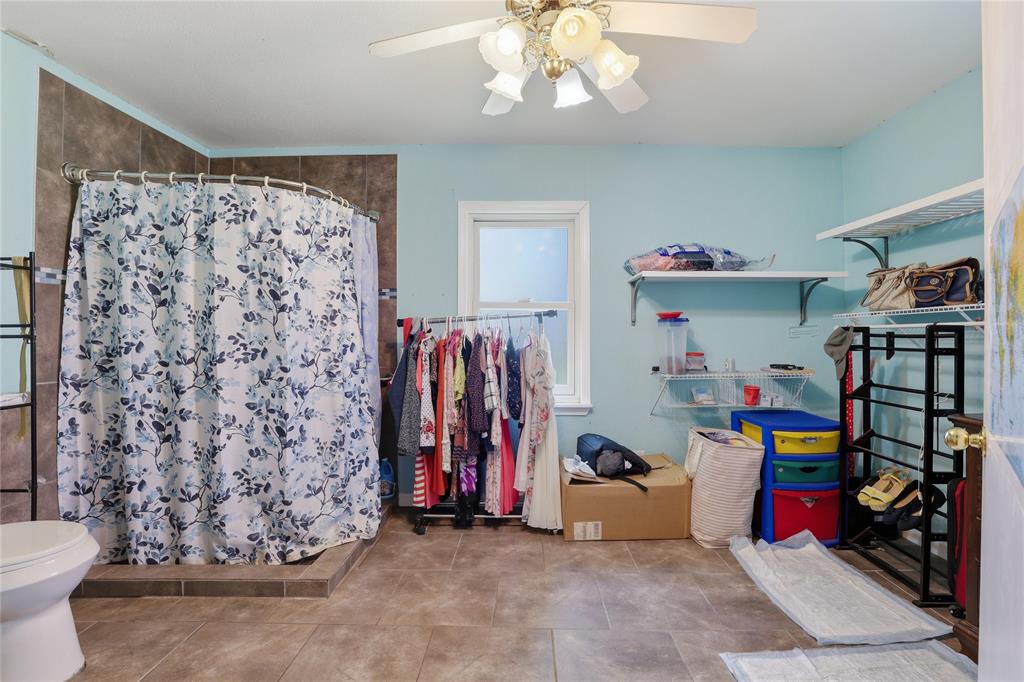 1517 Wiggins Road Maypearl, TX 76064 - Photo 16 of 31 2nd primary with accessible bathroom