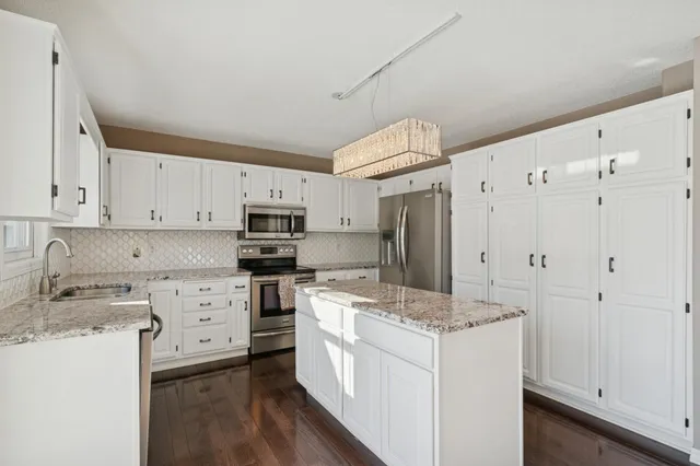 $550,000 | 15335 67th Avenue North, Maple Grove, MN 55311