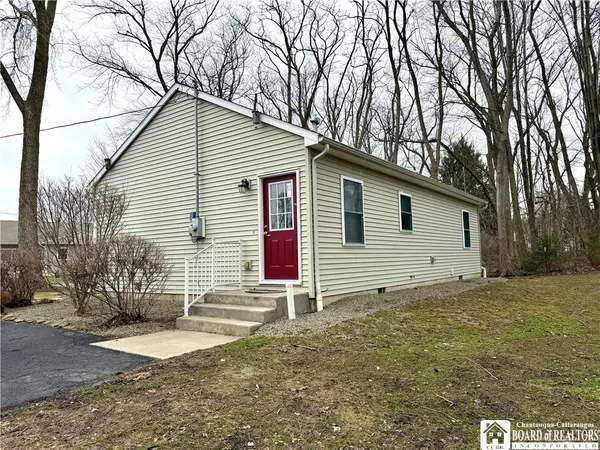 $159,900 | 1 Middlesex Drive, Pomfret, NY 14063