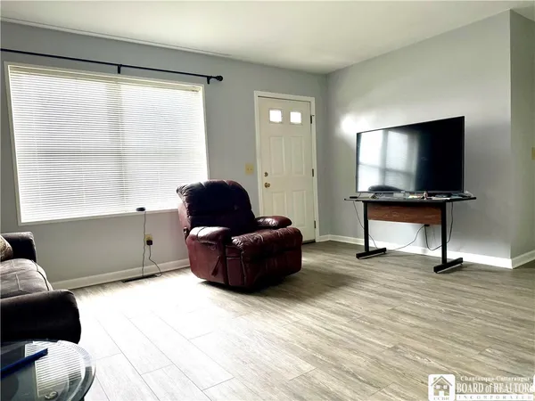 $159,900 | 1 Middlesex Drive, Pomfret, NY 14063