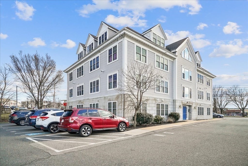 103 Elliott Street, Unit 12 Beverly, MA 01915 - Photo 21 of 25 a buildings view