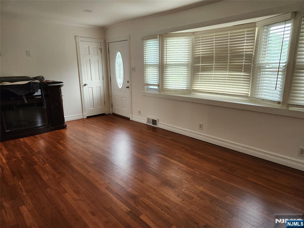 561 Green Valley Road Paramus, NJ 07652 - Photo 9 of 28