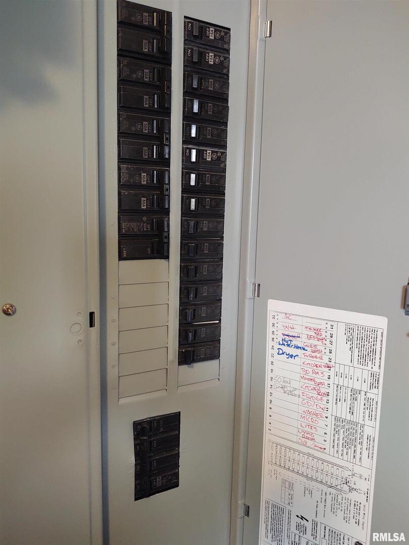 1470 Old Bloomfield Road Vienna, IL 62995 - Photo 22 of 25 view of front door