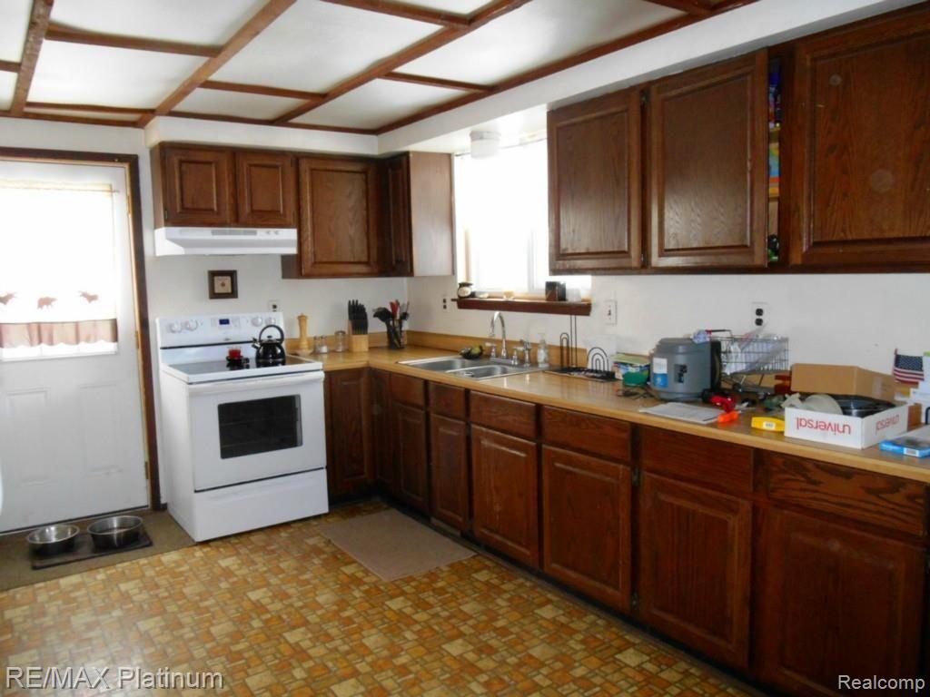 8520 Antcliff Road Howell, MI 48855 - Photo 6 of 16 Kitchen