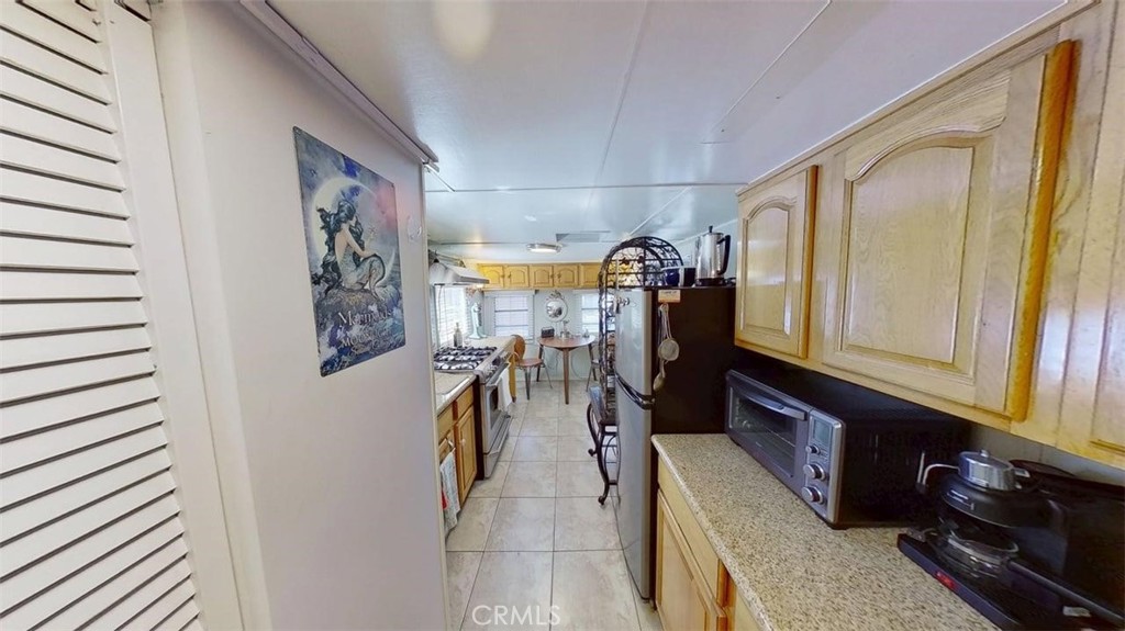 85 Riversea Road Seal Beach, CA 90740 - Photo 10 of 18 a view of a gallery with window