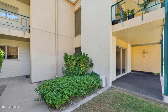 a house view with a backyard space