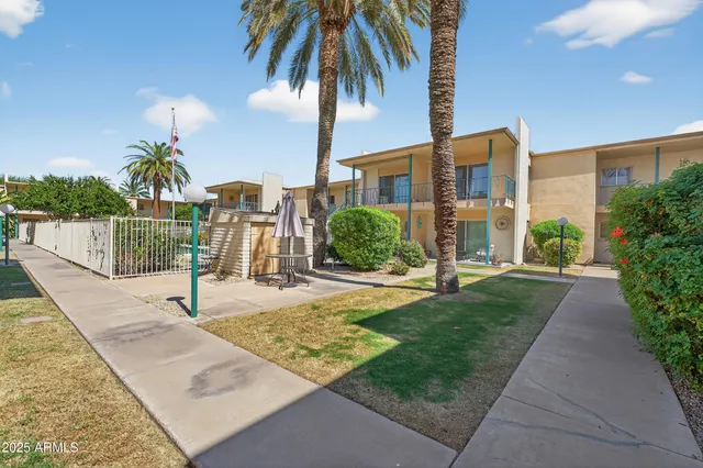 a view of a house with backyard and deck
