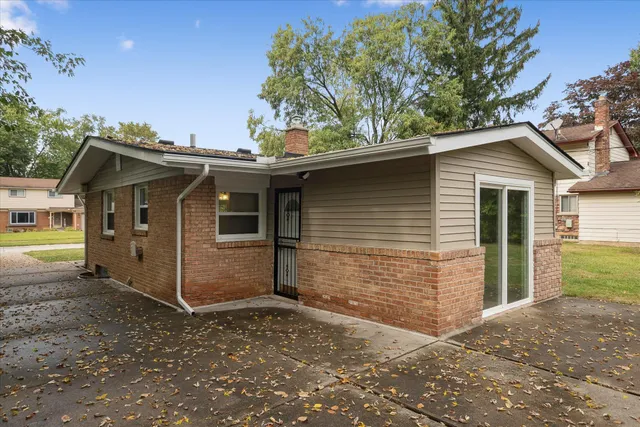 $269,000 | 29484 Spring Hill Drive, Southfield, MI 48076