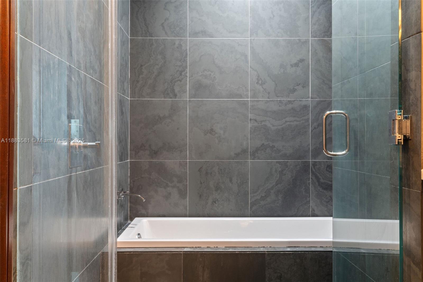 900 Biscayne Boulevard, Unit 3502 Miami, FL 33132 - Photo 21 of 42 a bathroom with a bathtub