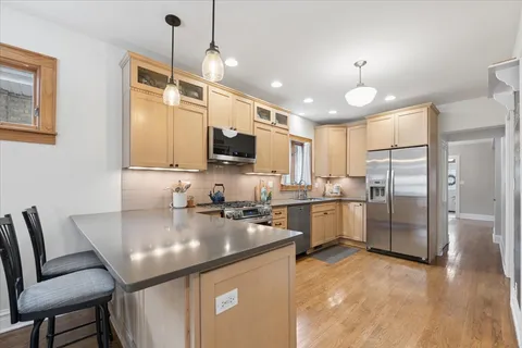$895,000 | 811 Clarence Avenue, Oak Park, IL 60304