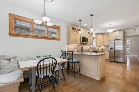 $895,000 | 811 Clarence Avenue, Oak Park, IL 60304