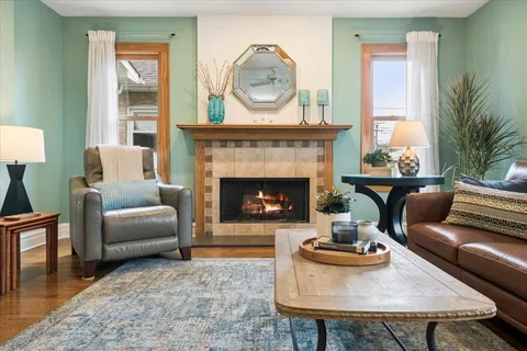 $895,000 | 811 Clarence Avenue, Oak Park, IL 60304