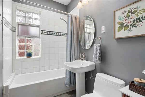 $895,000 | 811 Clarence Avenue, Oak Park, IL 60304