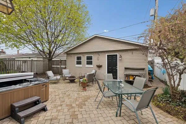 $895,000 | 811 Clarence Avenue, Oak Park, IL 60304