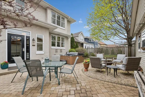 $895,000 | 811 Clarence Avenue, Oak Park, IL 60304